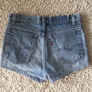VINTAGE LEVI’S DENIM SHORTS